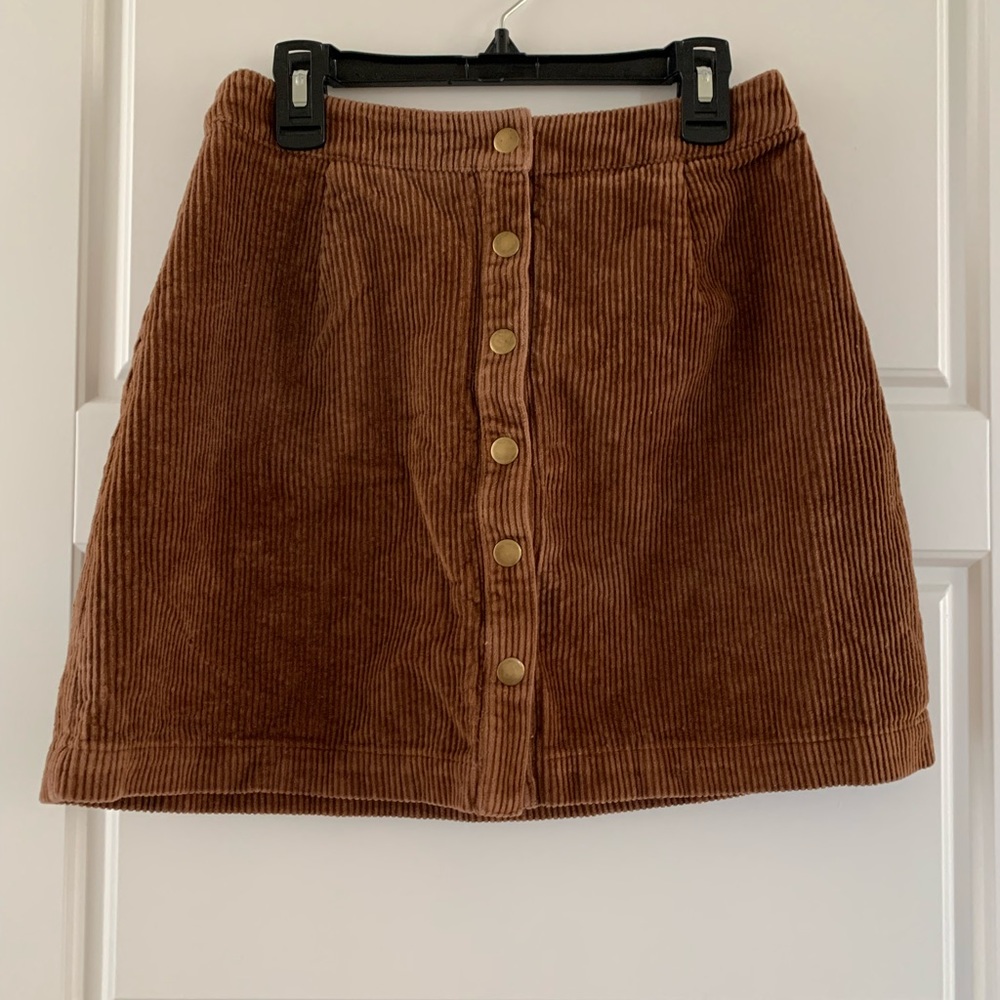 Super cute brown corduroy mini skirt with brass snaps